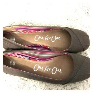 TOMS ballet flats